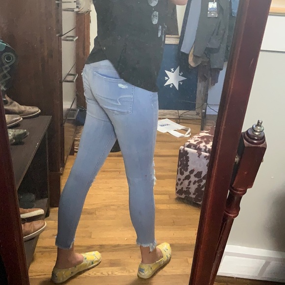 AEO super low rise super stretch distressed jeans - Picture 2 of 10